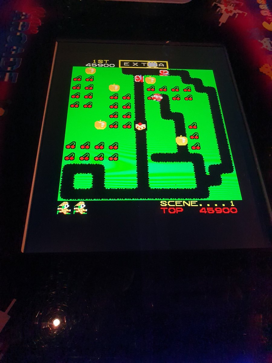 kingmonkey25's tweet image. Came to @NordicBar in time for happy hour cocktails! Left my mark after quick blasts on #MrDo!, #DigDug &amp;amp; #BombJack before moving on! 😜
#retrogaming #arcadebar