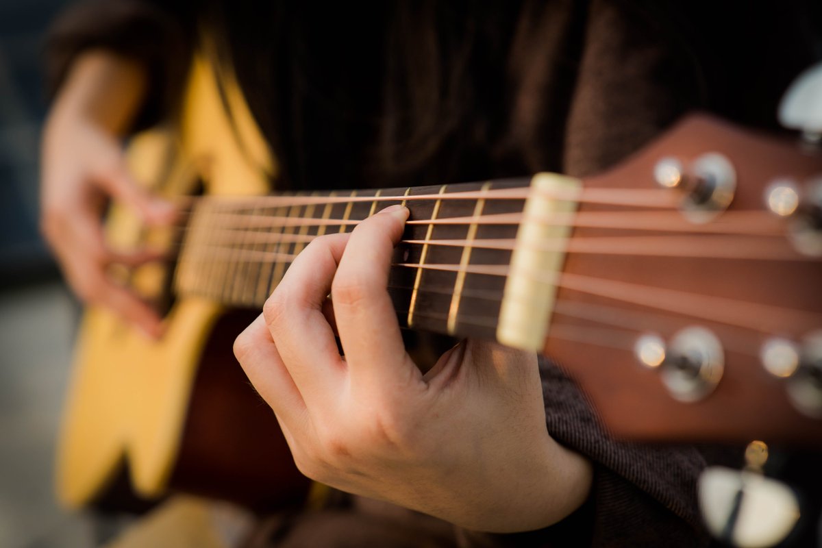 dcrmedia's tweet photo. Everyone loves the sound of an acoustic guitar - read this article from #ProSoundWeb to learn how to enhance that sound for your audience. https://t.co/Q8dSzRlB1X https://t.co/ny7xhxl41U