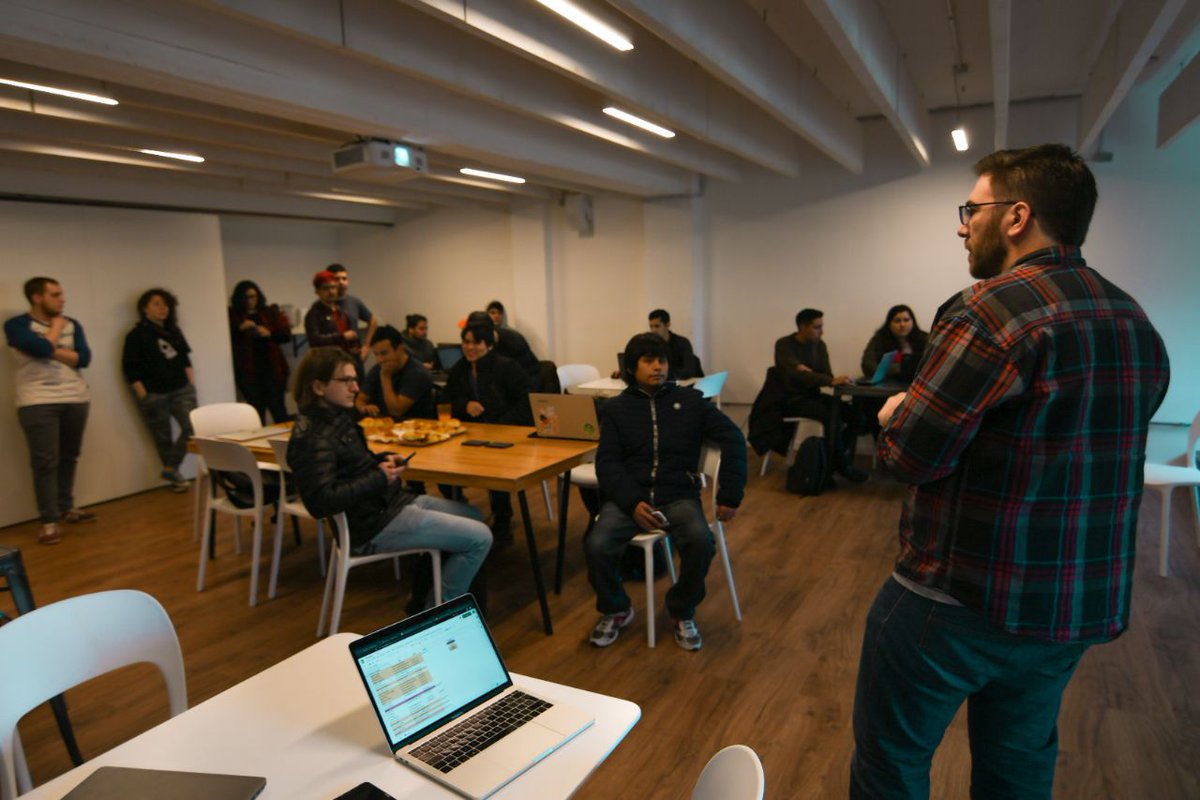 javascript_101's tweet image. Ya estamos tirando magia en las oficinas de @auth0! 💛💛
#javascript101