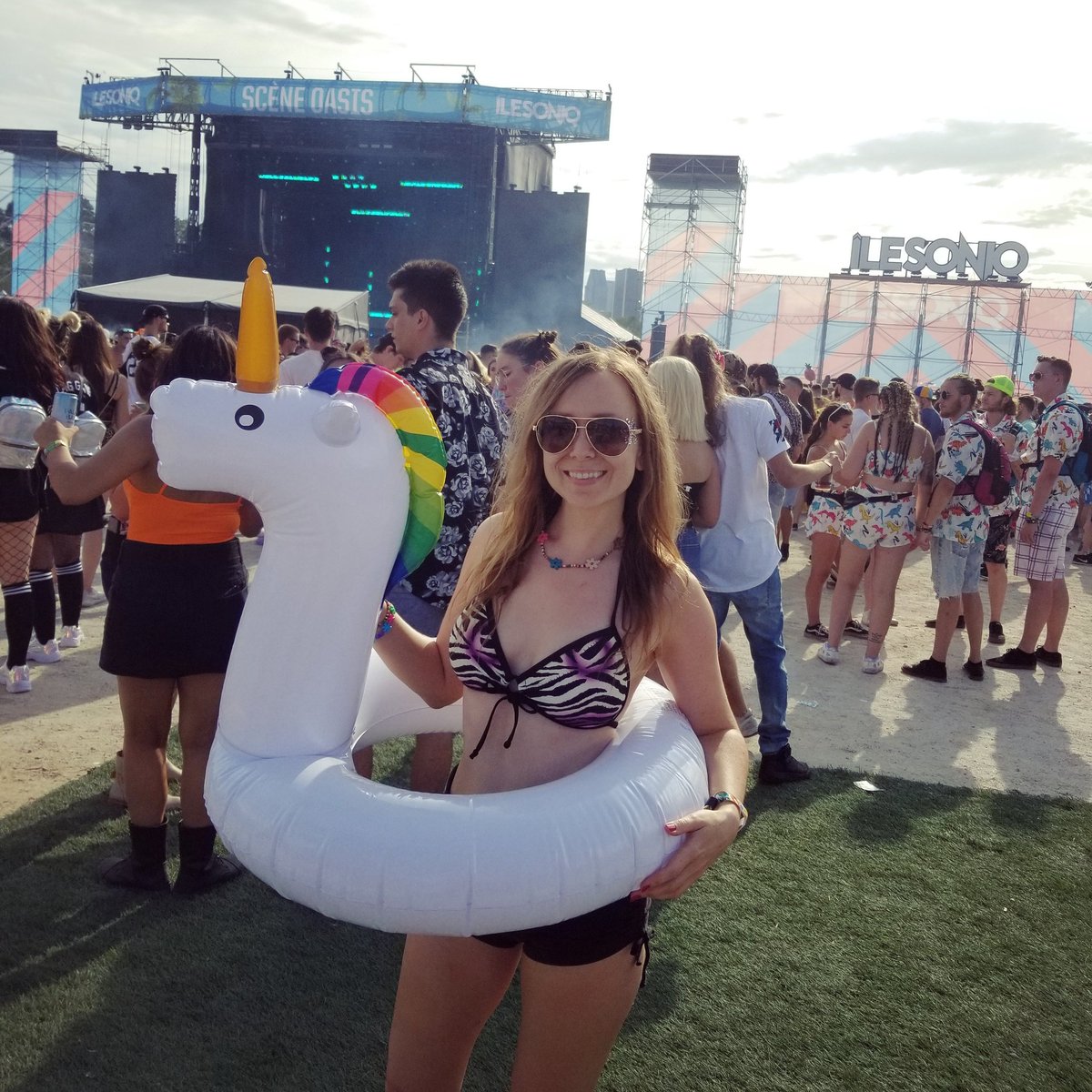 Katie_Fleming's tweet photo. π¦ Someone gave me this glorious Unicorn at #ilesoniq π¦
#montreal #ilesoniq2019 #festival #unicornfloat #unicorn https://t.co/6xigsytm1z