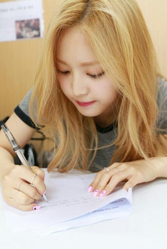 LIGHTOFVIRGO's tweet photo. [ #안나 ]

난 지금 뭐해요?? Can you guess it? 👀 https://t.co/jCsNdyzg2h