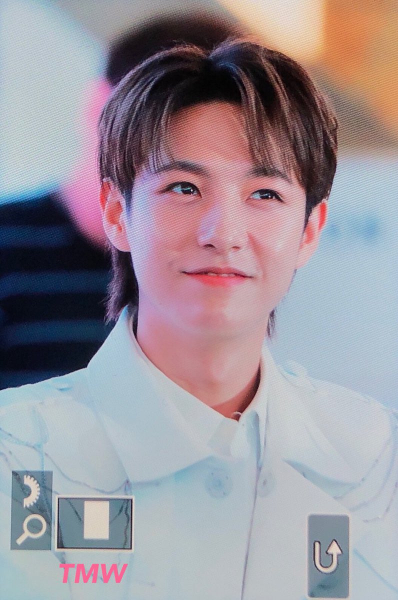 Tomorrow0323's tweet photo. 190810 일산 팬싸 pre #NCT #RENJUN #런쥔 #黄仁俊 #BOOM

오늘도 수고했어용 ٩(๑˃̵ᴗ˂̵)و https://t.co/YGJqIf5hVe