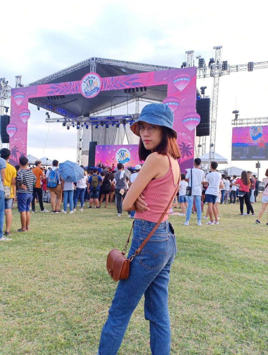 AlissJann's tweet photo. A thread to the girl i love the most https://t.co/ZAZoYpmvDX