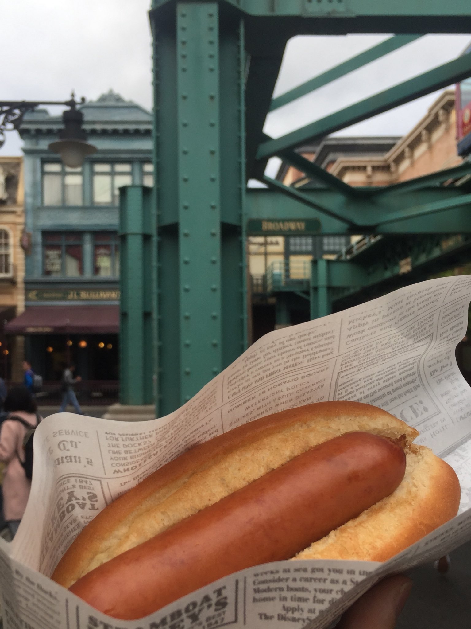 信州青森 やっぱり最強のディズニーシーの楽しみ方は お散歩しながらホットドッグ 地下鉄でお出かけ ブロードウェイでジャズ鑑賞 ルーズベルトラウンジでカクテル片手にくつろぐ だから