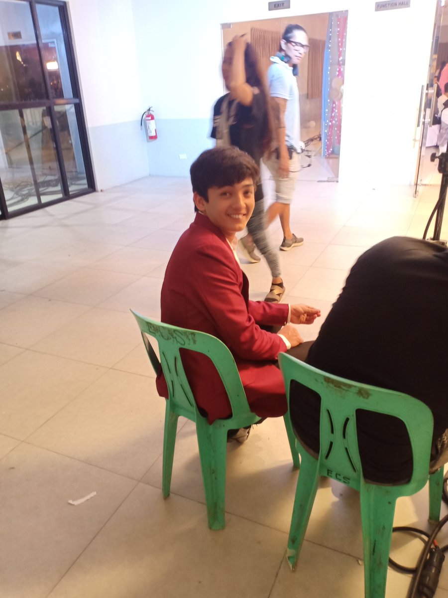 kahitsinonalng's tweet photo. Gwapo nya sa suot nya 😊😊 https://t.co/3Pv4duHpDk