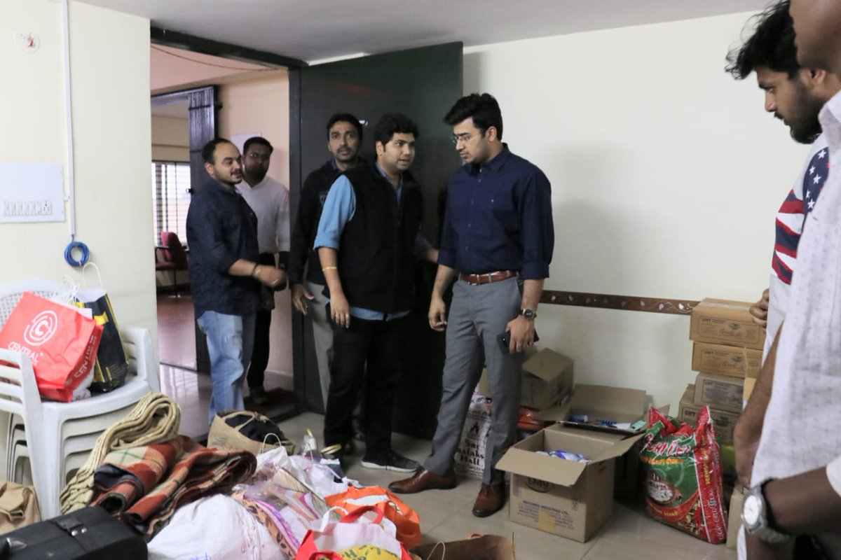 Tejasvi_Surya's tweet photo. Our volunteers in B'luru South are working hard in coordinating &amp; collecting items to reach North Karnataka as part of our flood relief outreach

I'm grateful to everyone who contributed &amp; urge others to contact our team in &amp; around B'luru to do their bit #HelpNorthKarnataka https://t.co/RLVuLjLno8