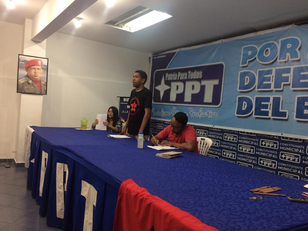 Juandelacruzicr's tweet photo. Nuestros camaradas de la Corriente Marxista Internacional en Venezuela (@CMIvenezuela) aperturando la Escuela Nacional de cuadros con motivo del Centenario de la Internacional Comunista.
#Cominter #Marxismo #Socialismo
#HandsOffVenezuela https://t.co/kfvtMzPbmG