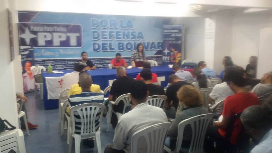 Juandelacruzicr's tweet photo. Nuestros camaradas de la Corriente Marxista Internacional en Venezuela (@CMIvenezuela) aperturando la Escuela Nacional de cuadros con motivo del Centenario de la Internacional Comunista.
#Cominter #Marxismo #Socialismo
#HandsOffVenezuela https://t.co/kfvtMzPbmG