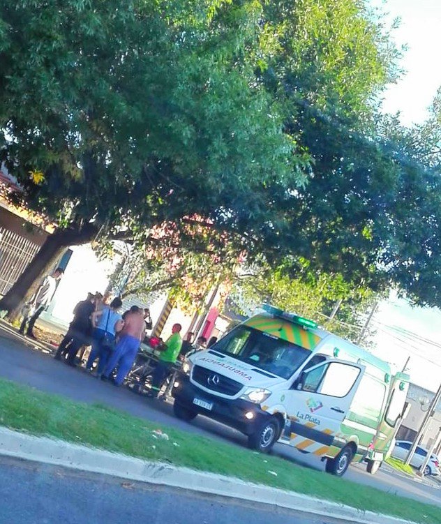 NestorOHeredia's tweet photo. #ATENCION #PREHOSPITALARIA #SAME107"SE ACORTARON TIEMPOS DE LLEGADA DE LOS SERVICIOS,A UNA EMERGENCIA PARA SU ATENCION" @GonnetDigital @U2POL @EMIPATOALVAREZ @InfoSegVial @eldialp @TransitoCapital @LaPlataMLP @_GabrielaVidal_ @RED92cadadiamas @MagazineGonnet @ernestoarriaga https://t.co/I8NfVEcAjY