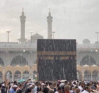 H2MPL's tweet photo. #عرفات_الان                                                                    منظر المطر على الحجاج منظر مُهيب ، وكأن الله يقول "فَإِنِّي قَرِيبٌ أُجِيبُ دَعْوَةَ الدَّاعِ إِذَا دَعَانِ "🌧💙💙. https://t.co/i5u6zx0PJE