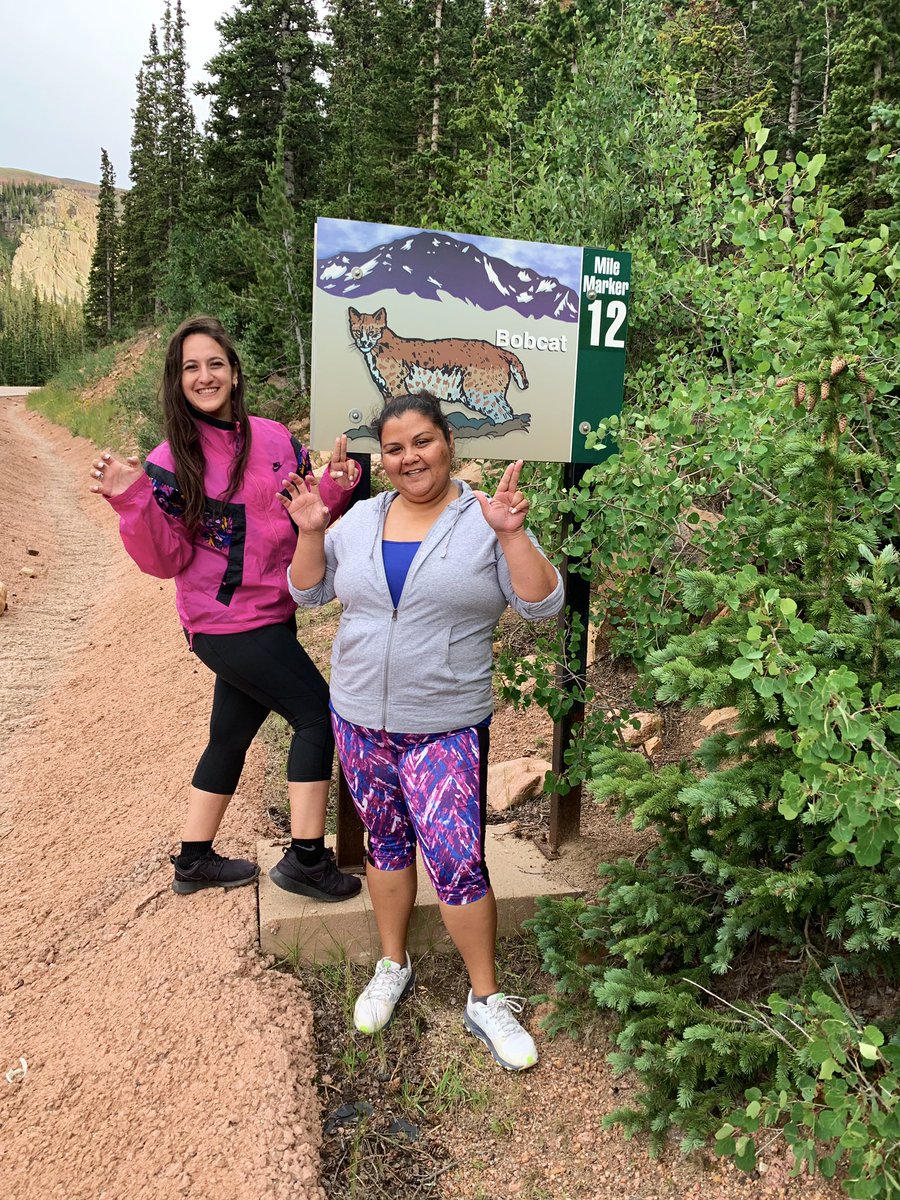 txstateliz's tweet photo. These Bobcats reached new heights yesterday... made it all the way to the top of Pikes Peak - Elevation: 14,115!! #gotoxygen #colddayinhell #cantbreathe #coloradovacay2019 @txst @TXSTCOE #apce https://t.co/avrTiNcjrs