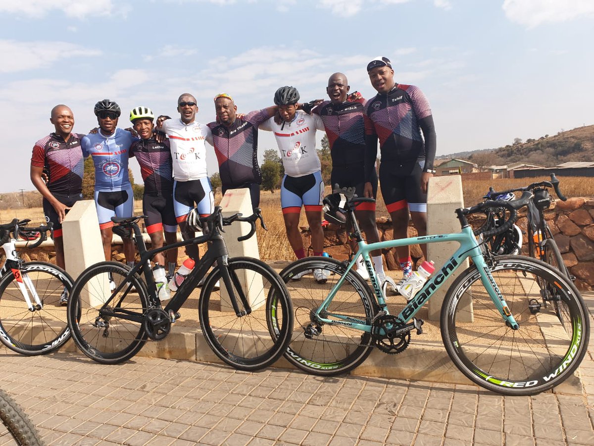 ProudBeginners's tweet photo. Out at Craddle of Human Kind Attractions & Things to do with the two Teams...#WeeklyRide ππ½ π΄πΎββοΈ π΄πΎ π #HandleOurStories with #RoadBike #madeforme #BeSeen #Cyclingshot #cyclingaddict #Lifebehindbars #cyclinglife @Velokhaya @TeamRandWater @ncaf_sa #Ahaa https://t.co/EdOEDBp9Zj