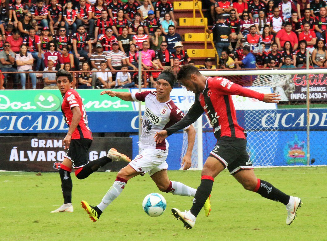 Resultado de imagen para saprissa alajuelense everardoherrera.com