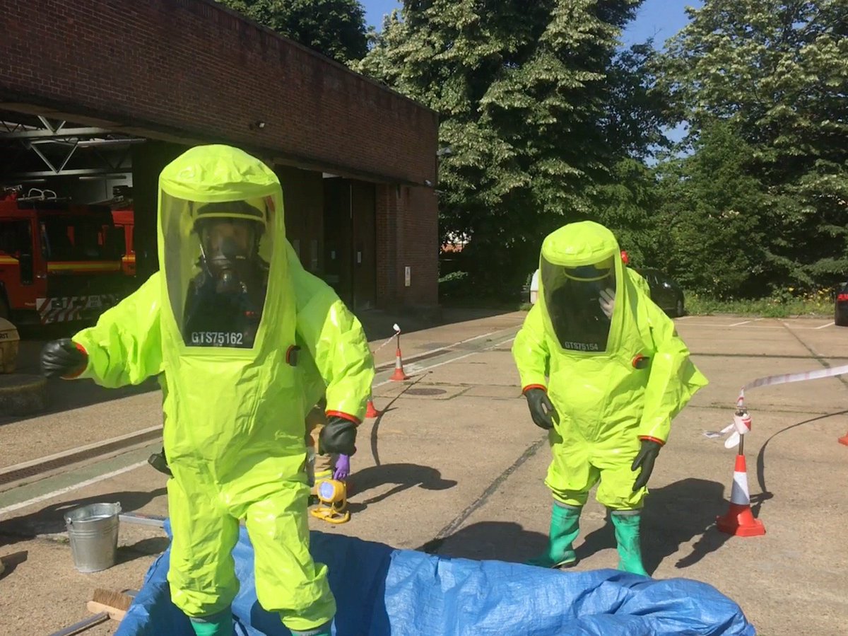 SurreyFRS's tweet photo. New recruits training in how to deal with an incident involving hazardous materials #hazmat #decon #RemoveRemoveRemove https://t.co/smaRNpFqFd