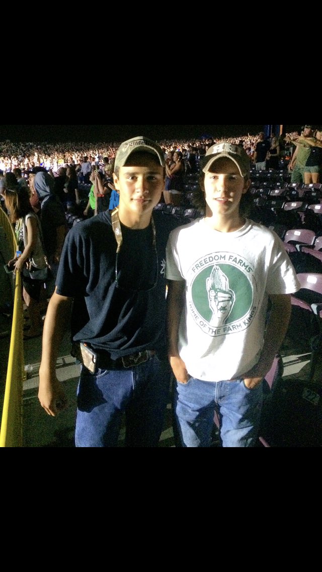 tdezzutti3's tweet photo. Happy birthday to one of my best friends @travbrown35 thanks for always being there for me can’t wait to see you and everyone soon! https://t.co/KTLx09LhsY