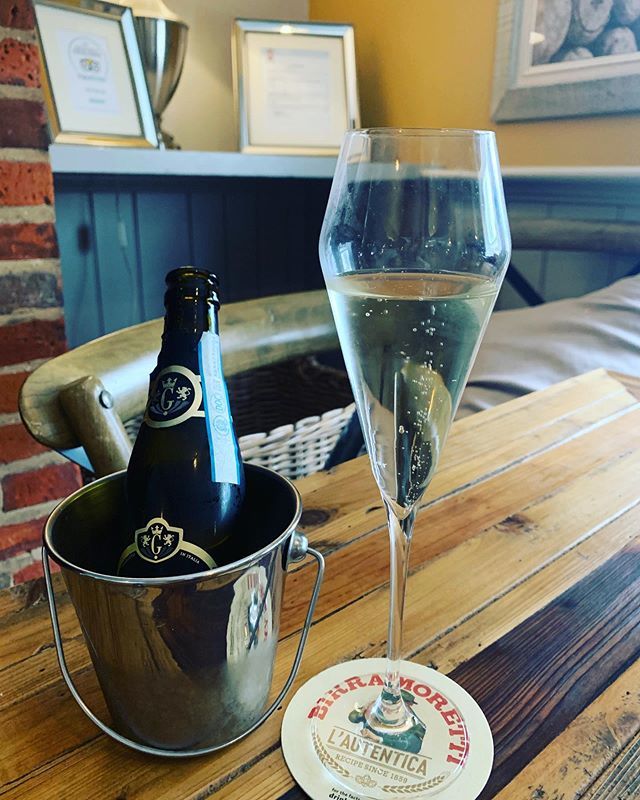 LiteBites1's tweet photo. Cheers to the weekend and with only 1 week to go to my wedding the vibes are well and truly kicking in. First time in The Star Inn, in Ingatestone (try saying that quickly 5 times) and I loved it. A great cute and cosy pub! https://t.co/9bOmW9Wjtp https://t.co/8Xk6p9gT0V