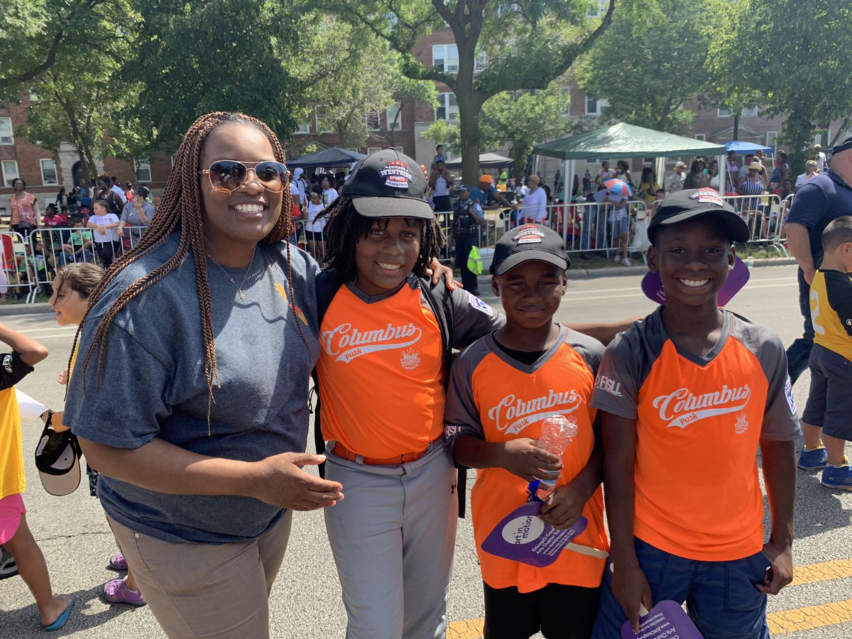 ChicagoCAPS15's tweet photo. Our @chiwestsports Police and Youth Baseball players, coaches, and families represented the Westside this morning at the #Bud90 Bud Billiken Parade. https://t.co/rBQg0XPaba