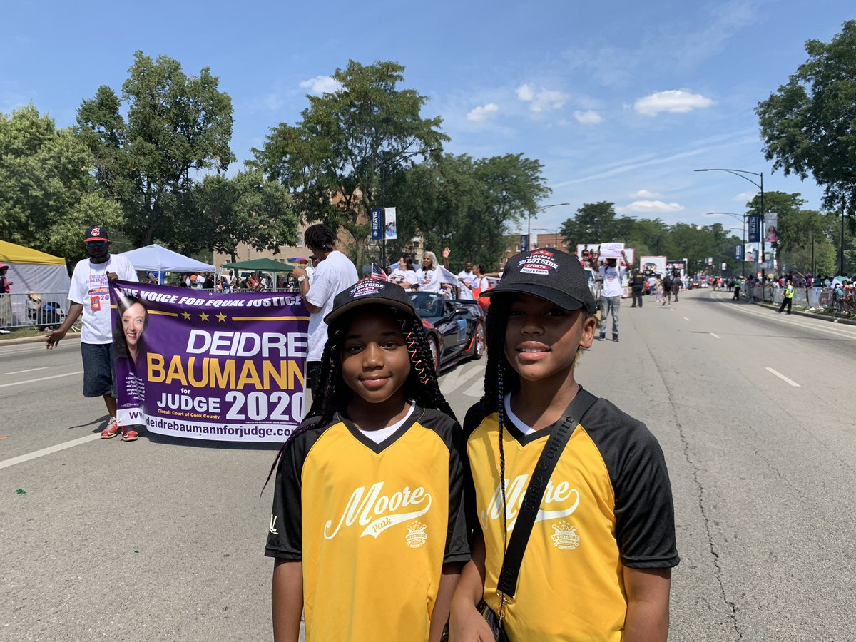 ChicagoCAPS15's tweet photo. Our @chiwestsports Police and Youth Baseball players, coaches, and families represented the Westside this morning at the #Bud90 Bud Billiken Parade. https://t.co/rBQg0XPaba
