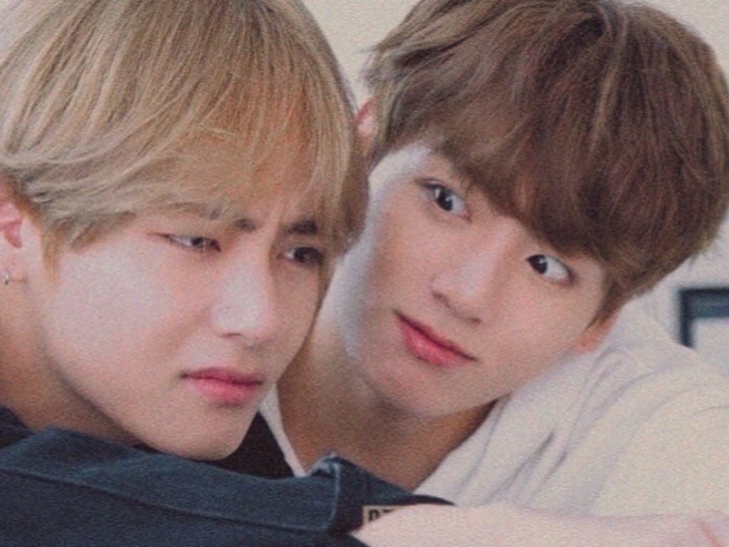 navvable's tweet photo. Baby bear and baby bunny 💜💜💜 🐻🐰#WinterBear #WINTERBEARBYV #WinterBearOutNow #Babybear #babybunny https://t.co/ij6RvE4Qnp