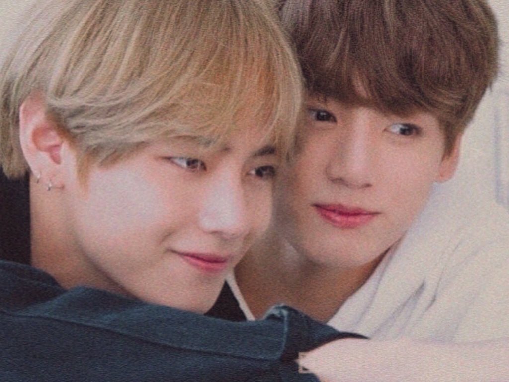 navvable's tweet photo. Baby bear and baby bunny 💜💜💜 🐻🐰#WinterBear #WINTERBEARBYV #WinterBearOutNow #Babybear #babybunny https://t.co/ij6RvE4Qnp