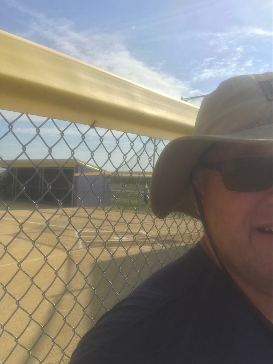 JasonDanner71's tweet photo. First DH of the 19-20 season in the heart of Fulton County. Canton vs Eureka #IESAsoftball Can’t play without umpires. https://t.co/WGgwANIdGp