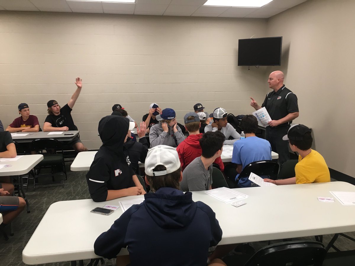 MinnHockeyHP's tweet photo. Great to have USA Hockey Intelligym presenting to all of the players at Tier I Training Camp about their cognitive training software! #ThinkFastPlayFast https://t.co/OSHsi031Le