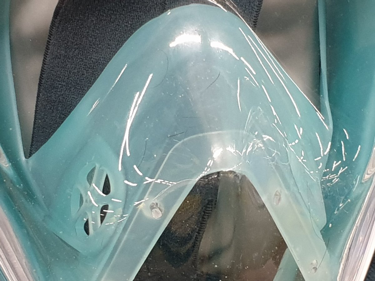 CemKankaya's tweet photo. @DecathlonTurkey Balçova daki  ege park içindeki mağazanızdaki durum bu. Hiç temizlik yapılmıyor mu. Maskenin heryeri kıl dolu. https://t.co/DqcFJ3V210