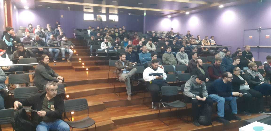 papodesysadmin's tweet photo. E dá-lhe eventos... nós do Papo de Sysadmin amamos isso tudo! Disseminar informações é aquilo que mais gostamos de fazer. Curte aí um pouquinho do que está sendo o DevOps Tour Porto Alegre.

Aprenda. Compartilhe. Evolua.

#papodesysadmin #eventos #devopstour #portoalegre https://t.co/yf3AUa8BnX