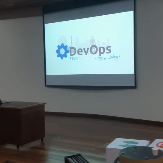 papodesysadmin's tweet photo. E dá-lhe eventos... nós do Papo de Sysadmin amamos isso tudo! Disseminar informações é aquilo que mais gostamos de fazer. Curte aí um pouquinho do que está sendo o DevOps Tour Porto Alegre.

Aprenda. Compartilhe. Evolua.

#papodesysadmin #eventos #devopstour #portoalegre https://t.co/yf3AUa8BnX