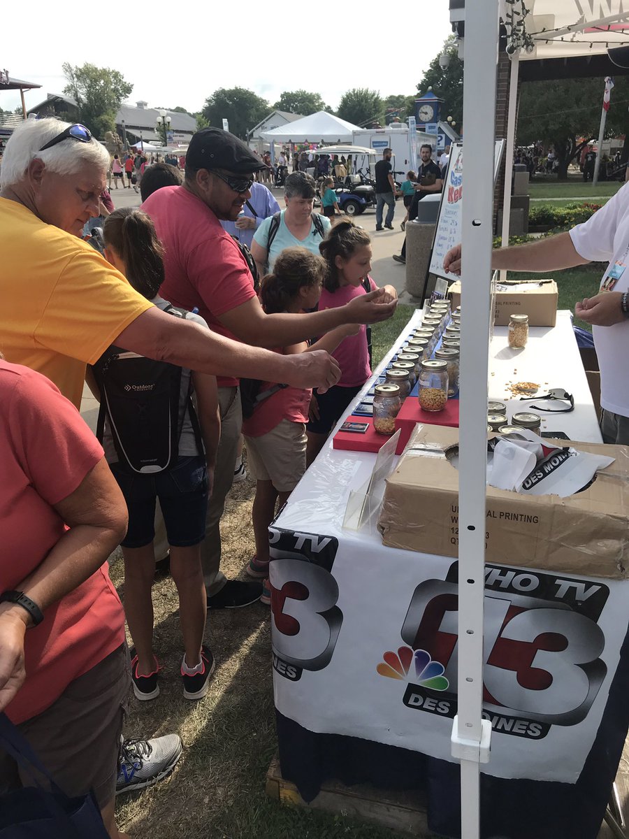 PollsterPatrick's tweet image. Just saw a fascinating combo at #CastYourKernel.  Grandma dropped her corn in Trump’s jar.  Granddaughter went for Warren.