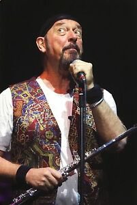 TrueGrit_nl's tweet photo. Born on August 10th: Jethro Tull’s Ian Anderson, superb frontman &amp; songwriter. https://t.co/pLCsibuVfd