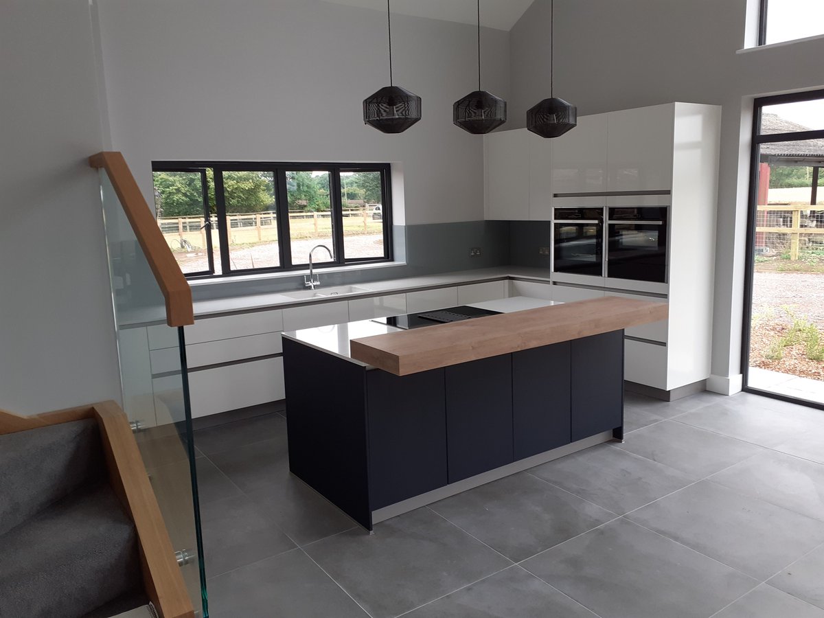 Pronorm X Line in Super White with Midnight Blue Matt laquer island, Silestone tops , Neff appliances from the team @Stortfordkitch1 in this Barn conversion