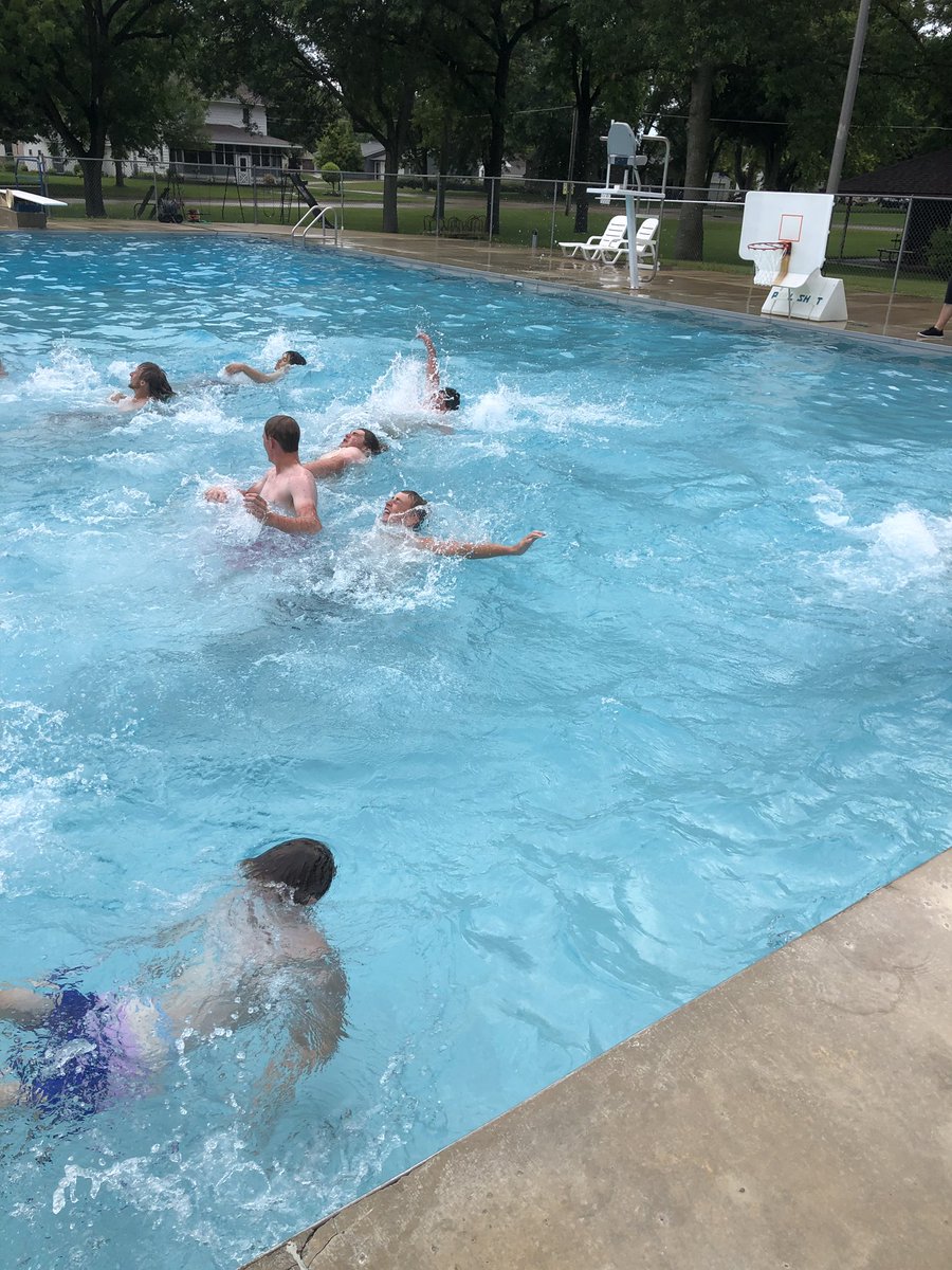 BisonIowa's tweet photo. First week of practice in the books. Ended with the pool and an awesome breakfast! https://t.co/az91z4Qumd
