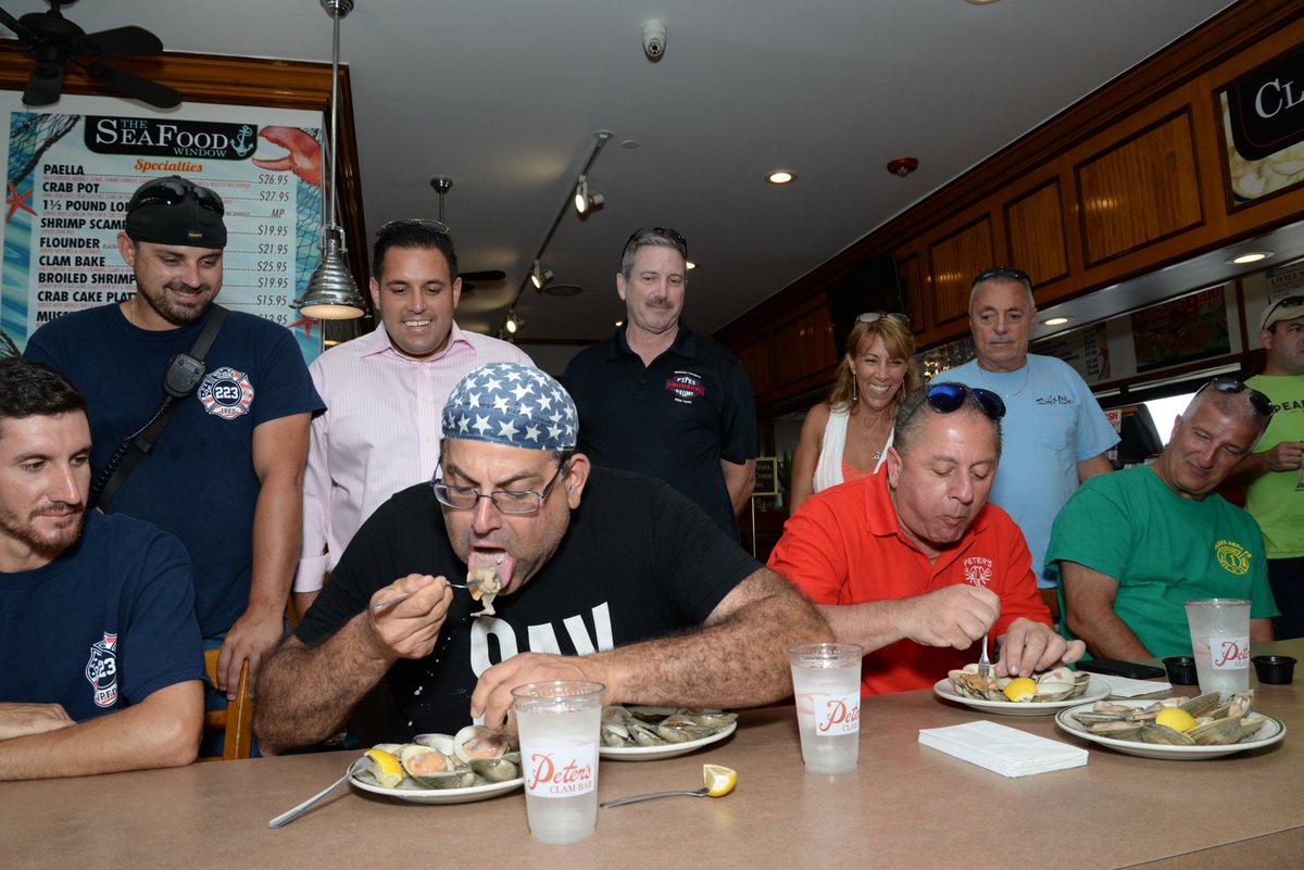 ANTHONYDESPO's tweet photo. Kicked off @PetersClamBar #ClamEatingContest Weekend to encourage neighbors from all across @longisland to come support @NassauFirePipes!
Over 6000 clams were shucked for the 2018 contest...
How many will be devoured this year? https://t.co/eamaoMu6ft