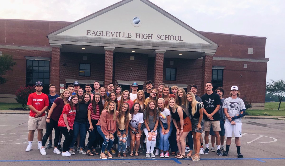 DrKayMartin_RCS's tweet image. Rutherford County students are the best! The seniors ⁦⁦@eaglevilleath⁩ started their first Friday off with a sunrise gathering. They are ready for an awesome senior year! Enjoy every day! It will be over before you know it!