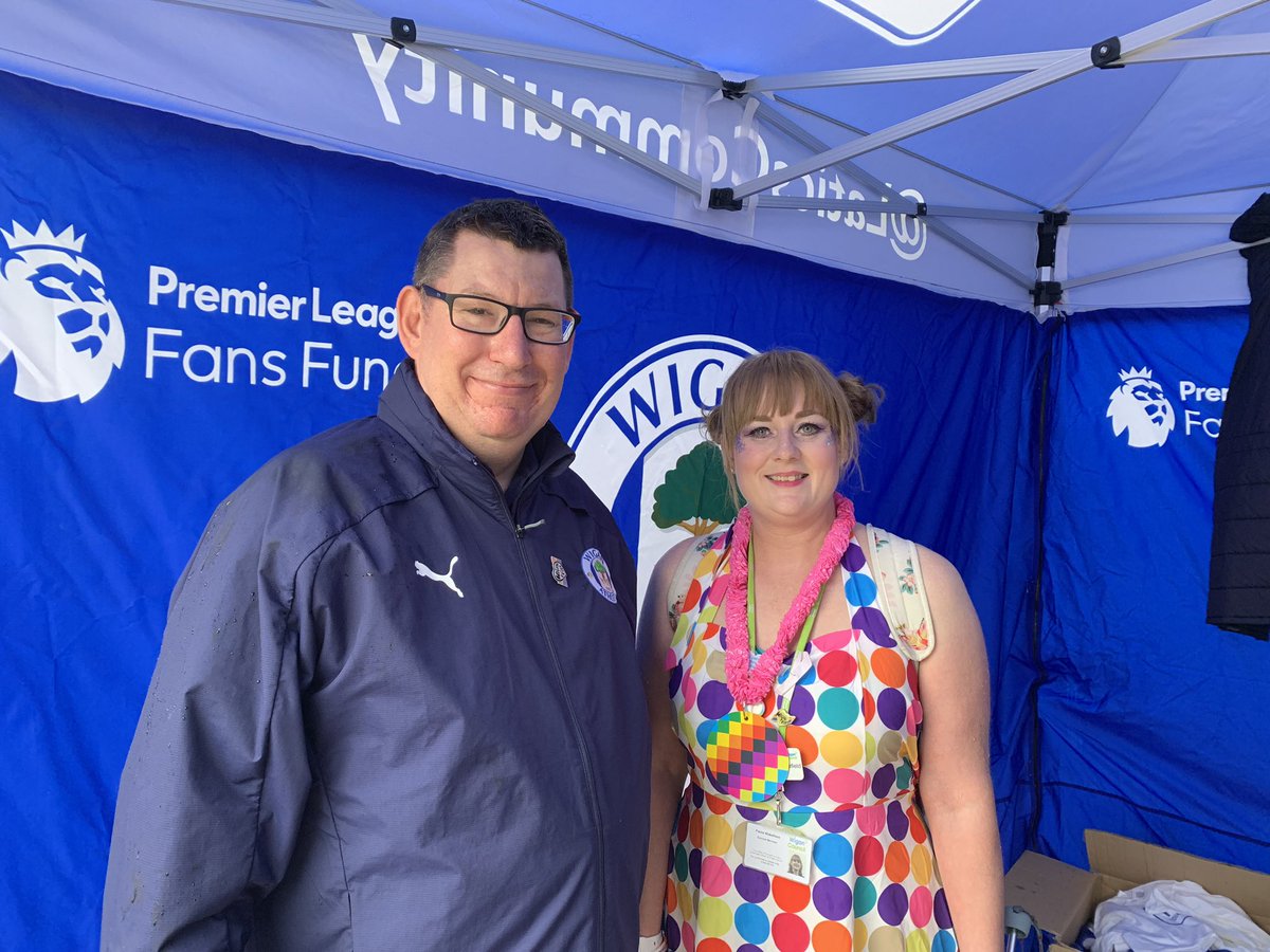 Massive well done to @PaulaWakefield2 @WiganCouncil Cabinet Leader Member for Equality for speech at opening ceremony  @WiganPrideLGBT #WIGANPRIDE19 and great to meet up with Tom Flower from @LaticsCommunity - making sport everyone’s game #TeamPride @LaticsOfficial 🏳️‍🌈🏳️‍🌈🏳️‍🌈🏳️‍🌈