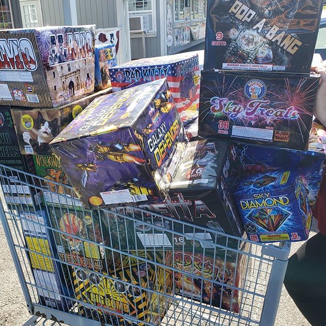 PyroNationUSA's tweet photo. Little shopping trip.. #fireworks #pyro #pyronation #fireworkshow https://t.co/ltl72C0hhg https://t.co/WXdxZ8tVJw