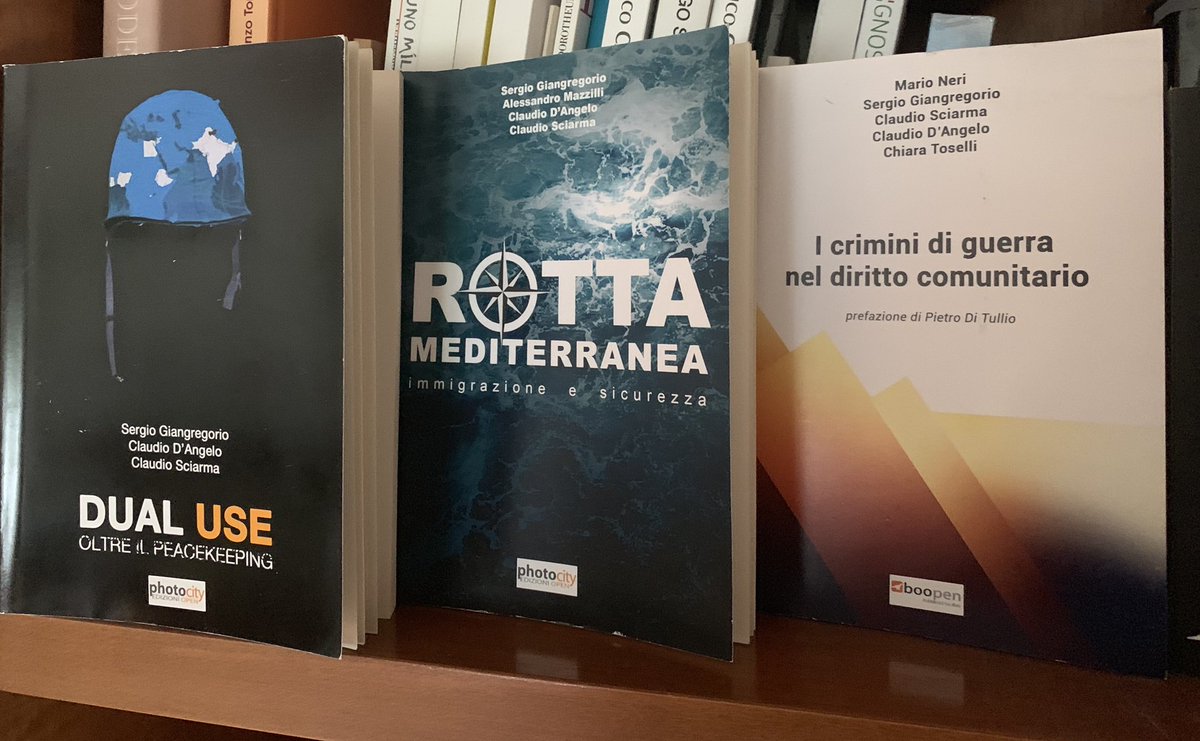_Convincere's tweet image. Libri da leggere per essere cittadini con più coscienza - recensione di @_FrancescaB convincere.eu/libri/924/libr… #Geopolitics #geopolitica #sicurezza #libri #DualUse #RottaMediterranea #securitylanguages