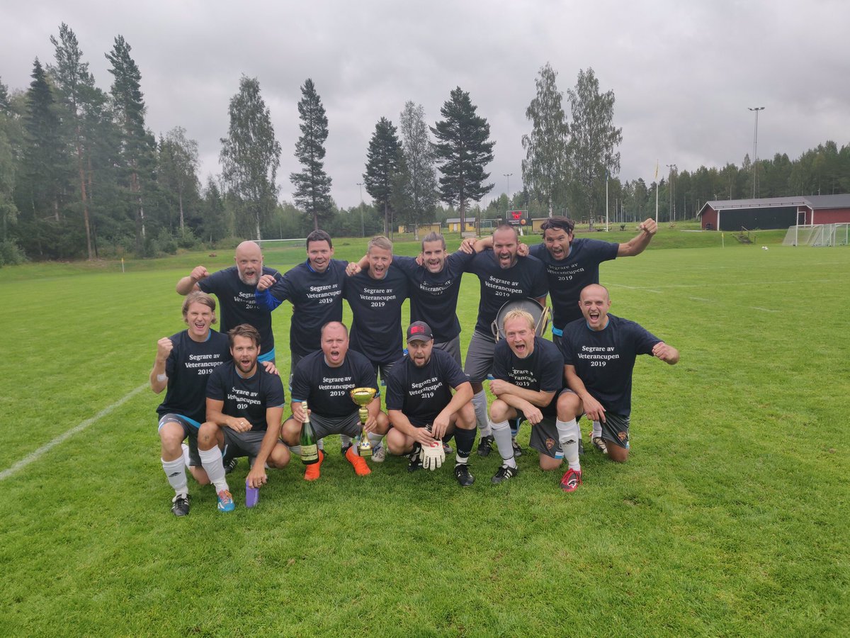 bkvismara's tweet photo. Vi fick användning för våra upptryckta vinnartröjor. Seger i finalen mot @enangersik på straffar. Tack till Enånger för en mycket trevlig veterancup. Ses nästa år! https://t.co/aa8A5lAAAB