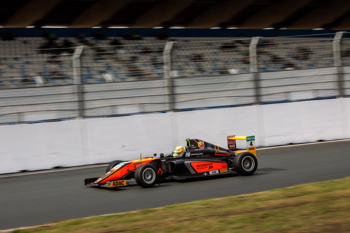 NiklasKruetten's tweet photo. Difficult conditions in race 1
Started in P18 and finished in P9 on a drying track
Tomorrow's a new day!
#addmanagement #pioneeredathleteperformance #bellracing #nk4 #VanAmersfoort #hydrorace #jmdhelmets #stiftungsport #adacformel4 #adacformula4 #f4 #Zandvoort #CircuitZandvoort https://t.co/ekmw4vvUhx