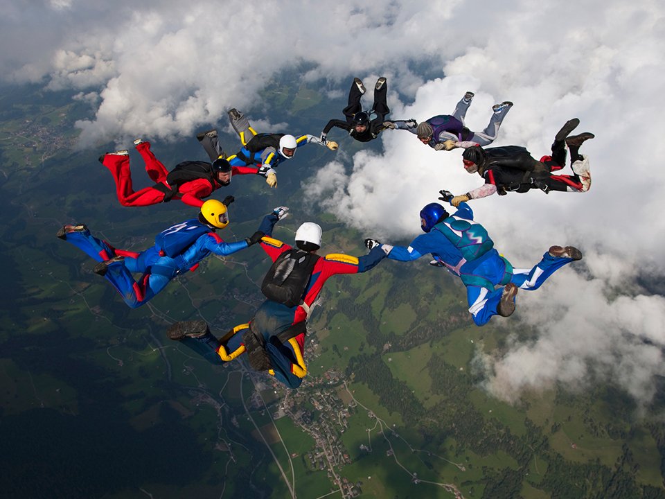 There is so much to do in the Illinois Valley when you visit Grand Bear Lodge! Are you itching to check skydiving off your bucket list? Click here for more information: bit.ly/2JdPiCy