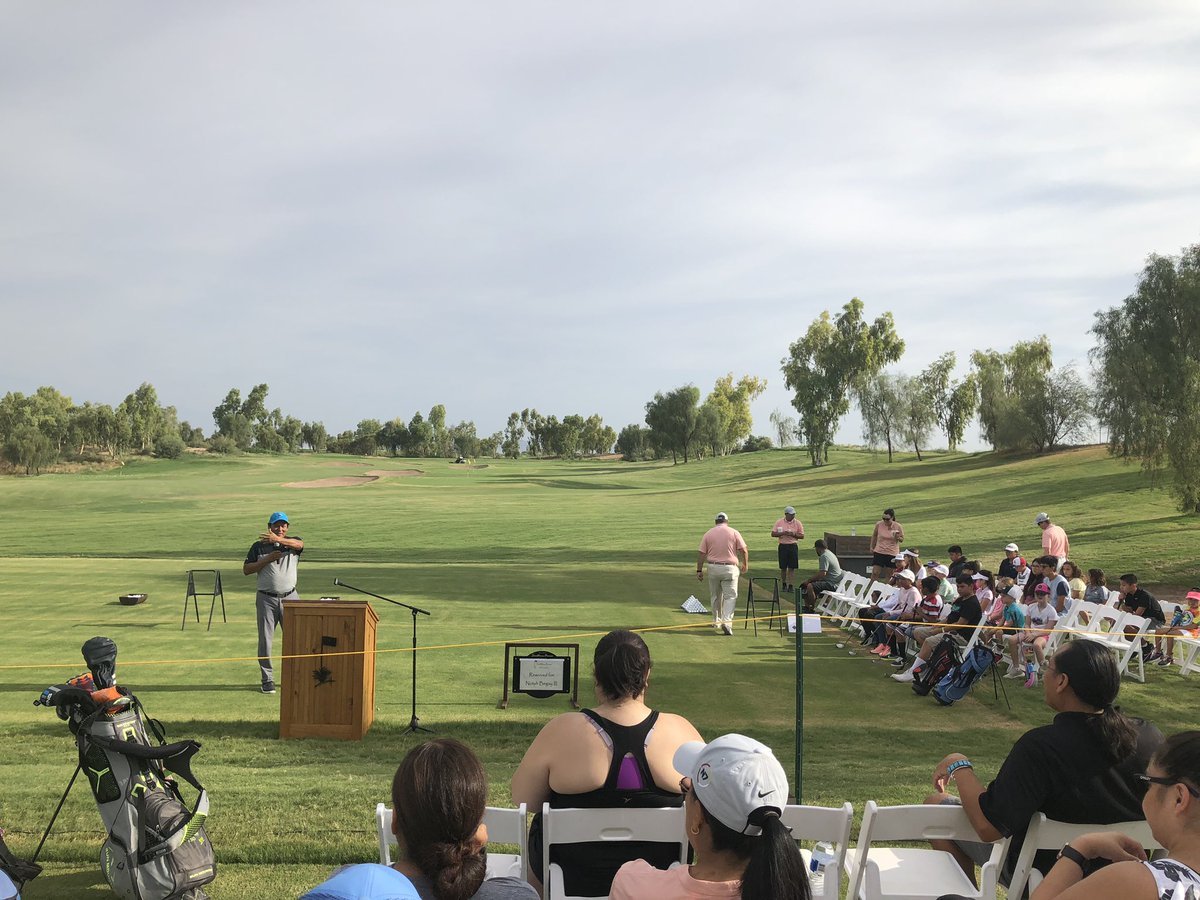 krisstrauss's tweet photo. Lots happening at @AkChin_SoDunes today. @NotahBegay3 here, conducting junior clinics, adult clinics &amp; more. #GrowTheGame #Golf @Troon https://t.co/O8BZGo3Opl