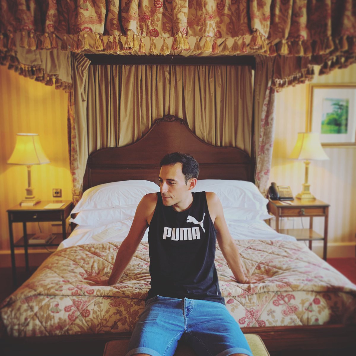 mattfishel's tweet image. Our fabulous hotel room! A perfect opportunity 4-POST-ing! Feels like this bed was MADE for me! 🛌✨ Don’t worry, I’ll be here all night! 😝🙄🤦🏻‍♂️ #cringeybedpuns #nothingreallymattress #pleasestop