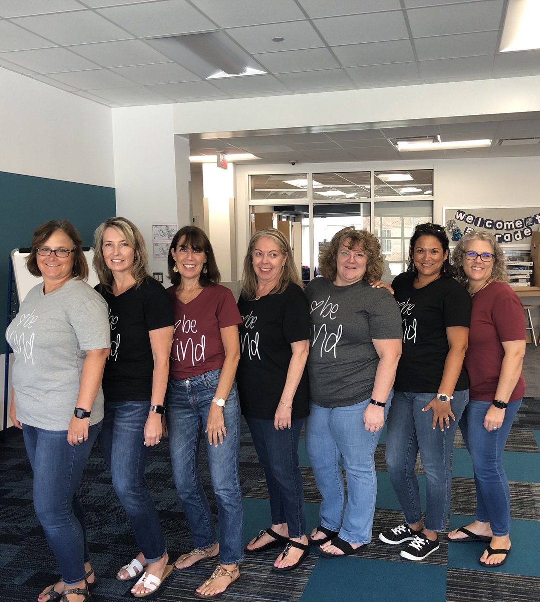 natdixpow's tweet photo. My team minus one! I had on my team shirt, but snuggled up too close to Diana to see the writing!! #besprize2019 https://t.co/95fH2SRsfF
