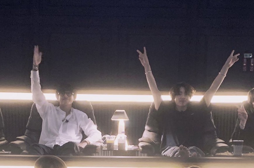 🎞🐰🐯🎞 jk: 최근 감동받은 작품은 러브로지 (nonno) v: 릴리 콜린스 좋다 (러브로지 여주 jk: 다시봐도 좋은영화 노트북, 어바웃타임 v:레이첼...