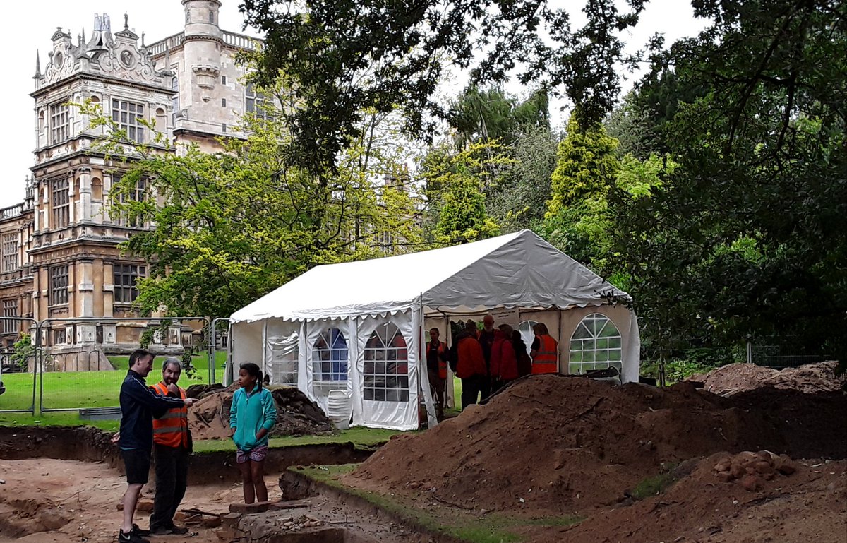YArchaeology's tweet photo. We have had a great day with @TPCommArch at the #WeDig @WollatonHall pop-up exhibition. Thanks for having us!! #YATTakePart https://t.co/qbtlqTQtHP