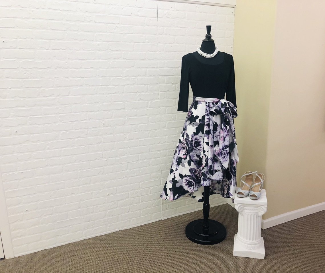EdithsBridal's tweet image. Treat yourself to a fun outfit for ladies night out! And finish off your outfit with some great accessories! #LadiesNightOut #FunOutfits #TreatYourself #ShopLocal #DowntownFDL