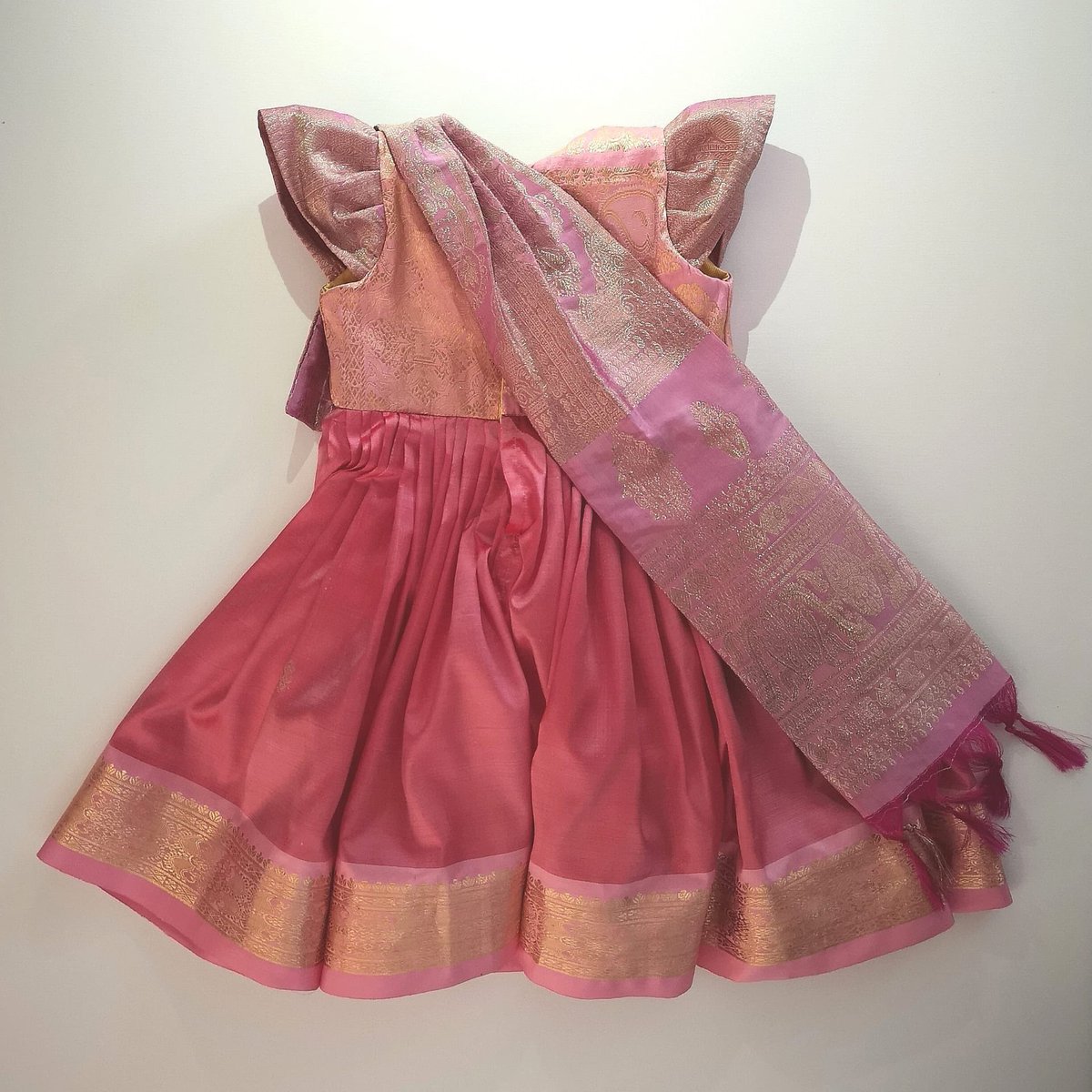 BalulaDresses's tweet photo. Our new baby (8 - 12 months) outfit ‘Sundara’ is now available on ETSY. Please RT

https://t.co/DvHvSKvrVG

#baluladresses #baby #outfit #new #design #custom #made https://t.co/qrwShrlFVS