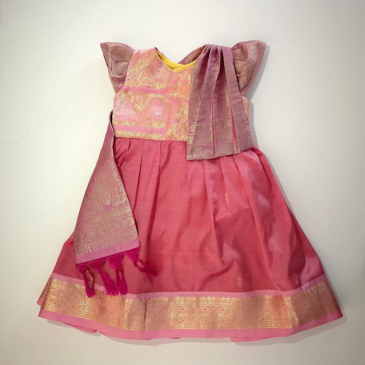 BalulaDresses's tweet photo. Our new baby (8 - 12 months) outfit ‘Sundara’ is now available on ETSY. Please RT

https://t.co/DvHvSKvrVG

#baluladresses #baby #outfit #new #design #custom #made https://t.co/qrwShrlFVS