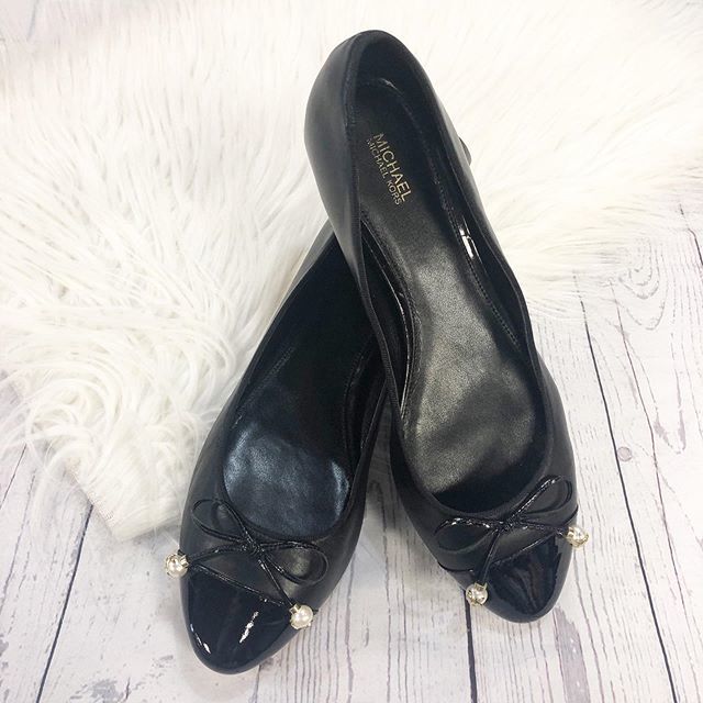CMSpringfieldPa's tweet image. #MkMagic Michael Kors flats size 11 $22! Call or DM to #makeityours ❤️ 111-3804 ift.tt/2OQCiZL